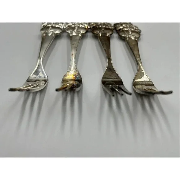 4 Snowman Silverplated hors d’oeuvre Forks By International Silver Co. 5 1/2” - Picture 5 of 9